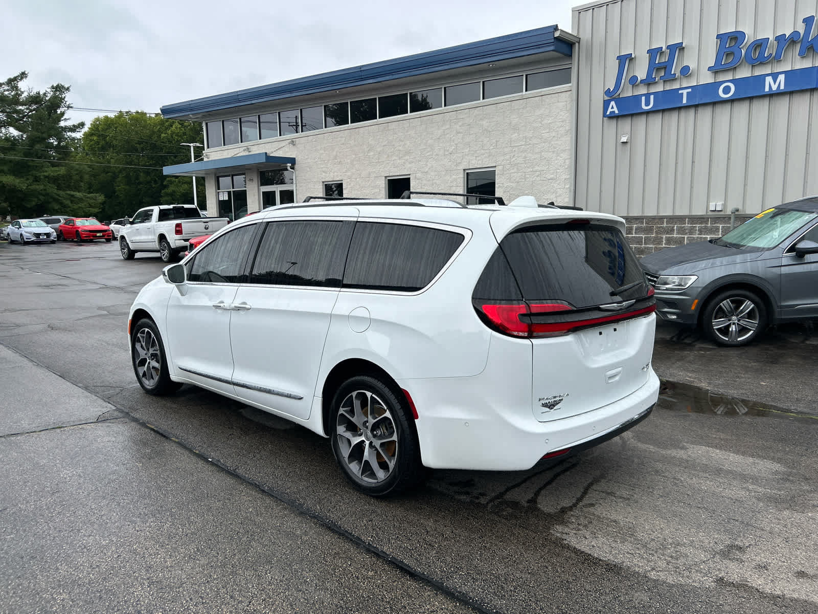 Used 2021 Chrysler Pacifica Limited w/ Premium & Safety Sphere Group AWD/4WD image 7