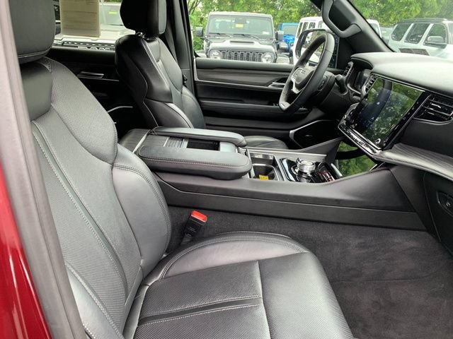 Certified 2024 Jeep Wagoneer Series II w/ Flexible Seating Group AWD/4WD image 12