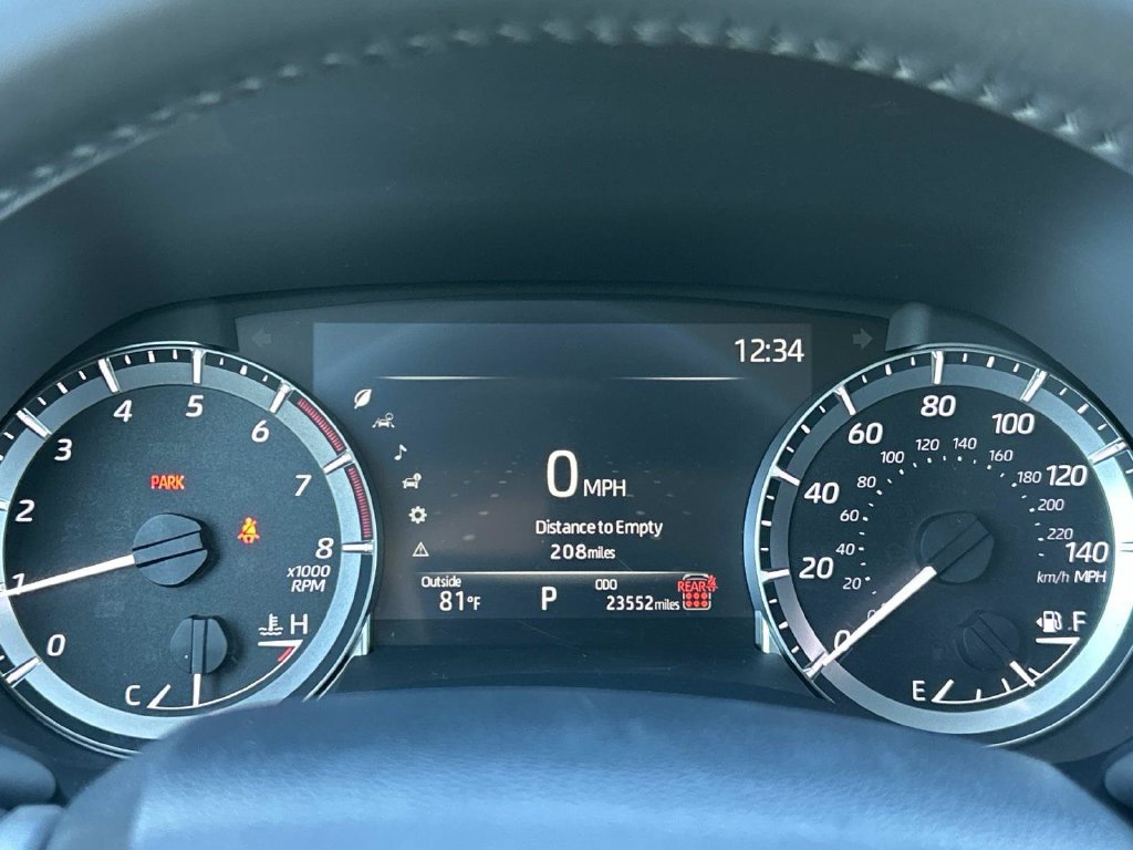 Used 2024 Toyota Highlander LE FWD image 26