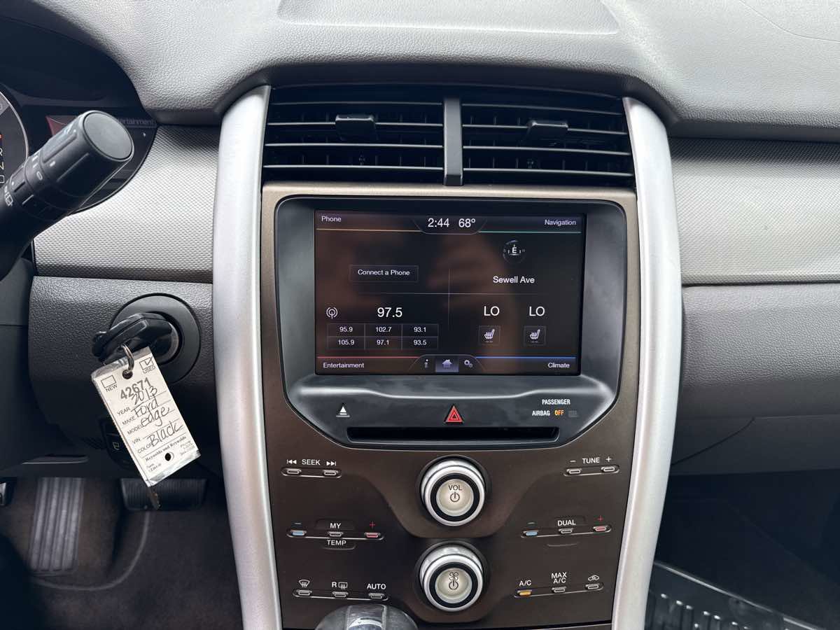 Used 2013 Ford Edge SEL image 24