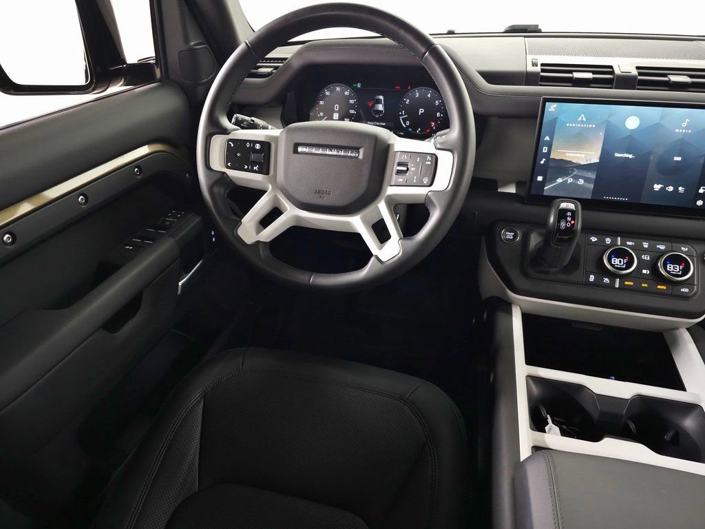 Used 2025 Land Rover Defender 110 S image 19