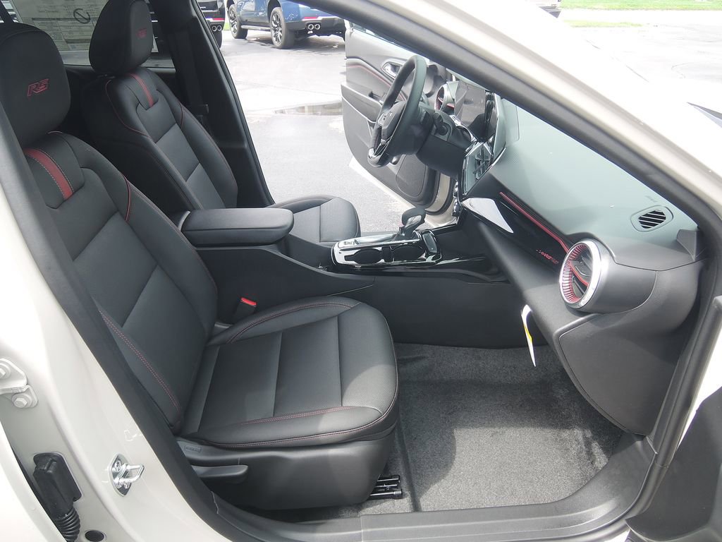 New 2026 Chevrolet Trax RS w/ Driver Confidence Package FWD image 30