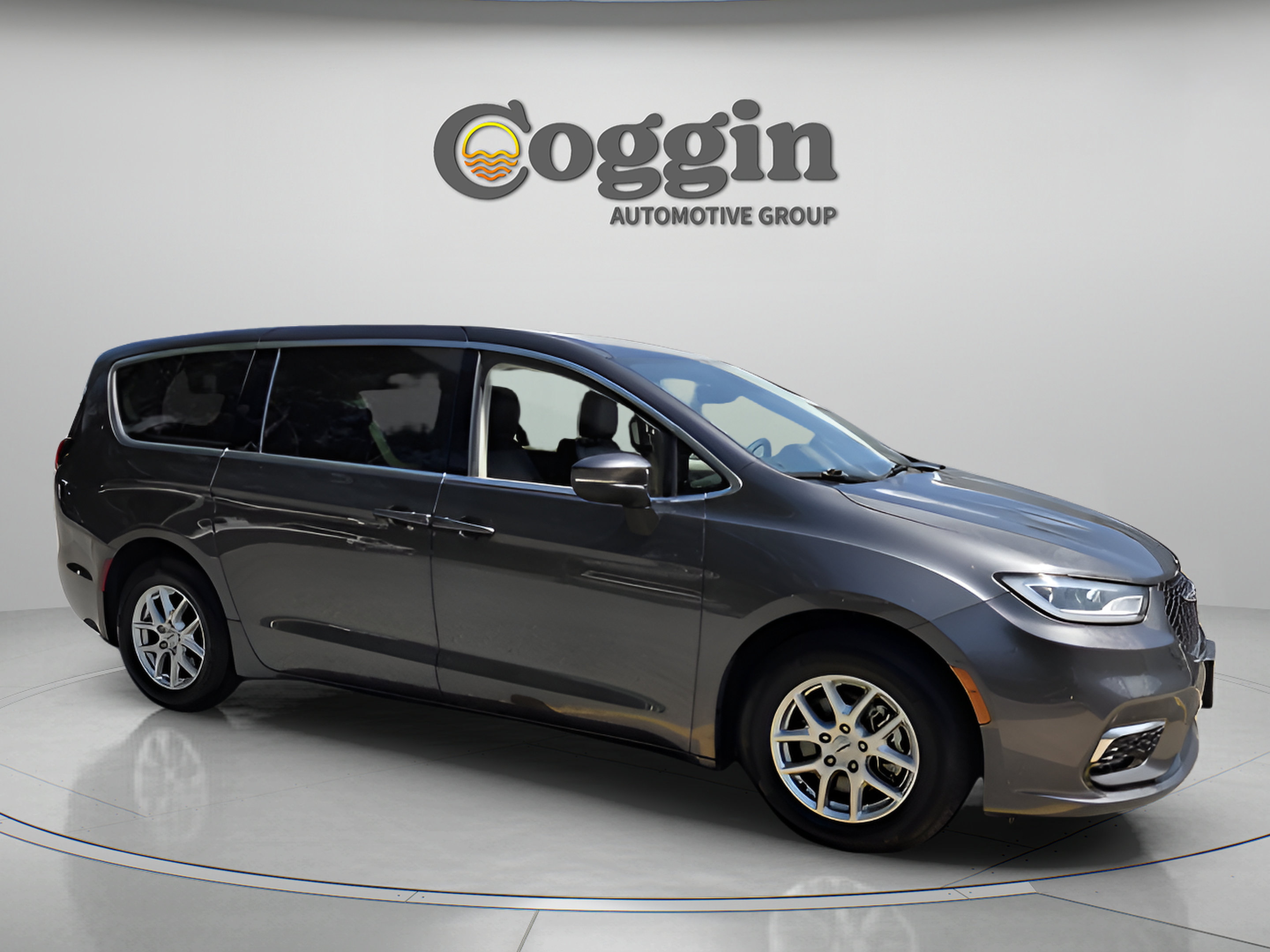 Used 2023 Chrysler Pacifica Touring-L FWD image 7