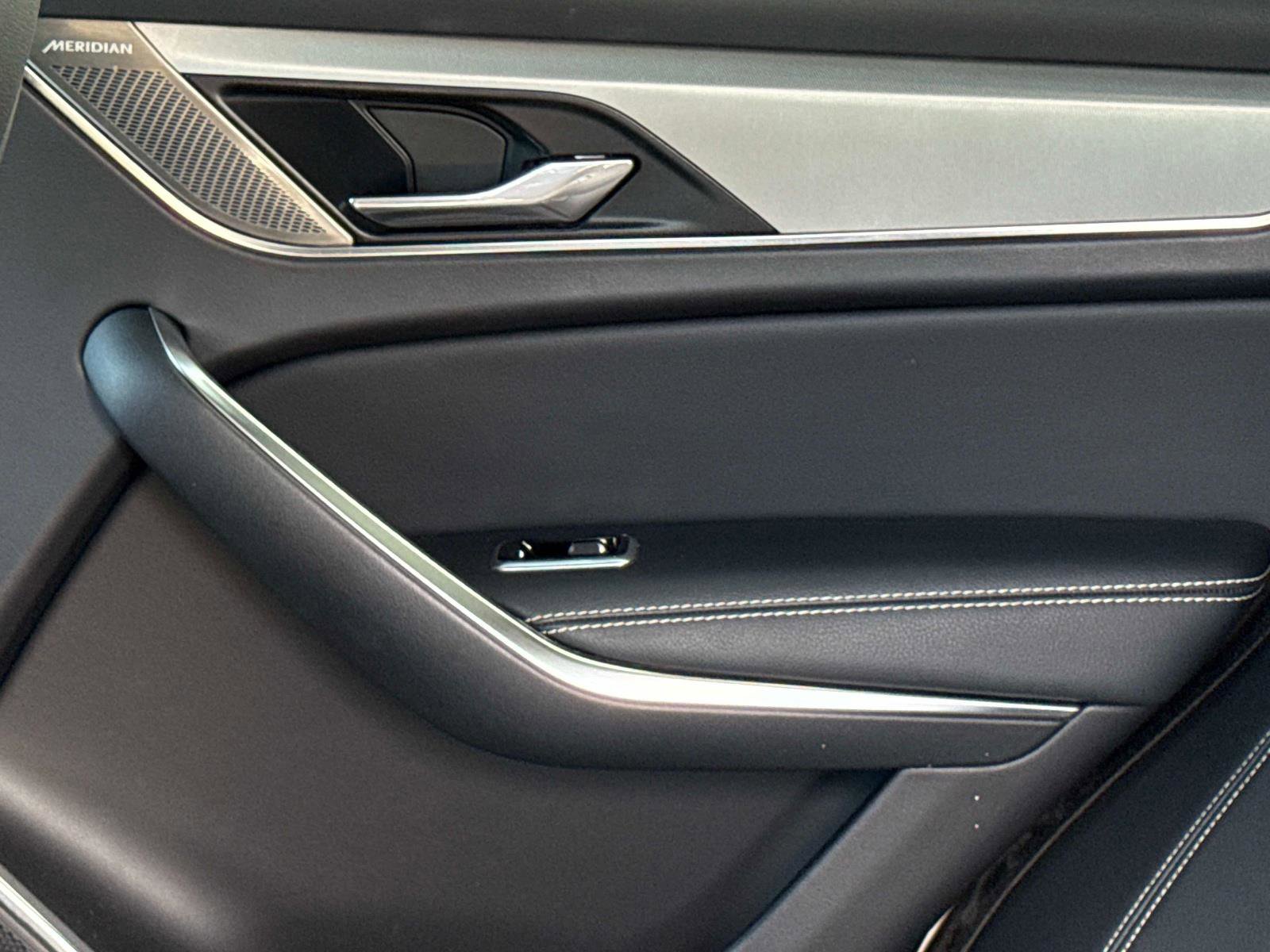 Used 2024 Jaguar F-PACE R-Dynamic S image 17