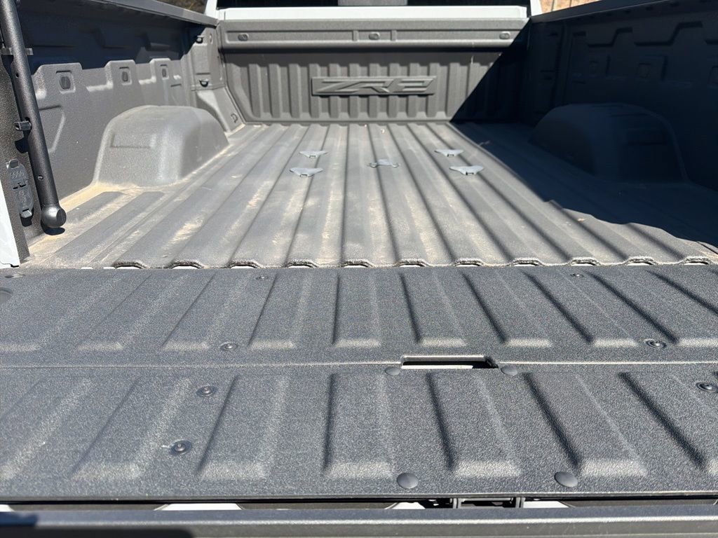 Used 2024 Chevrolet Silverado 2500 ZR2 w/ Technology Package image 9