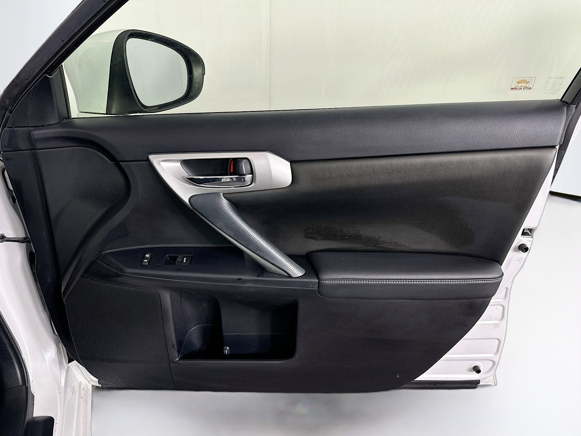 Used 2011 Lexus CT 200h image 33