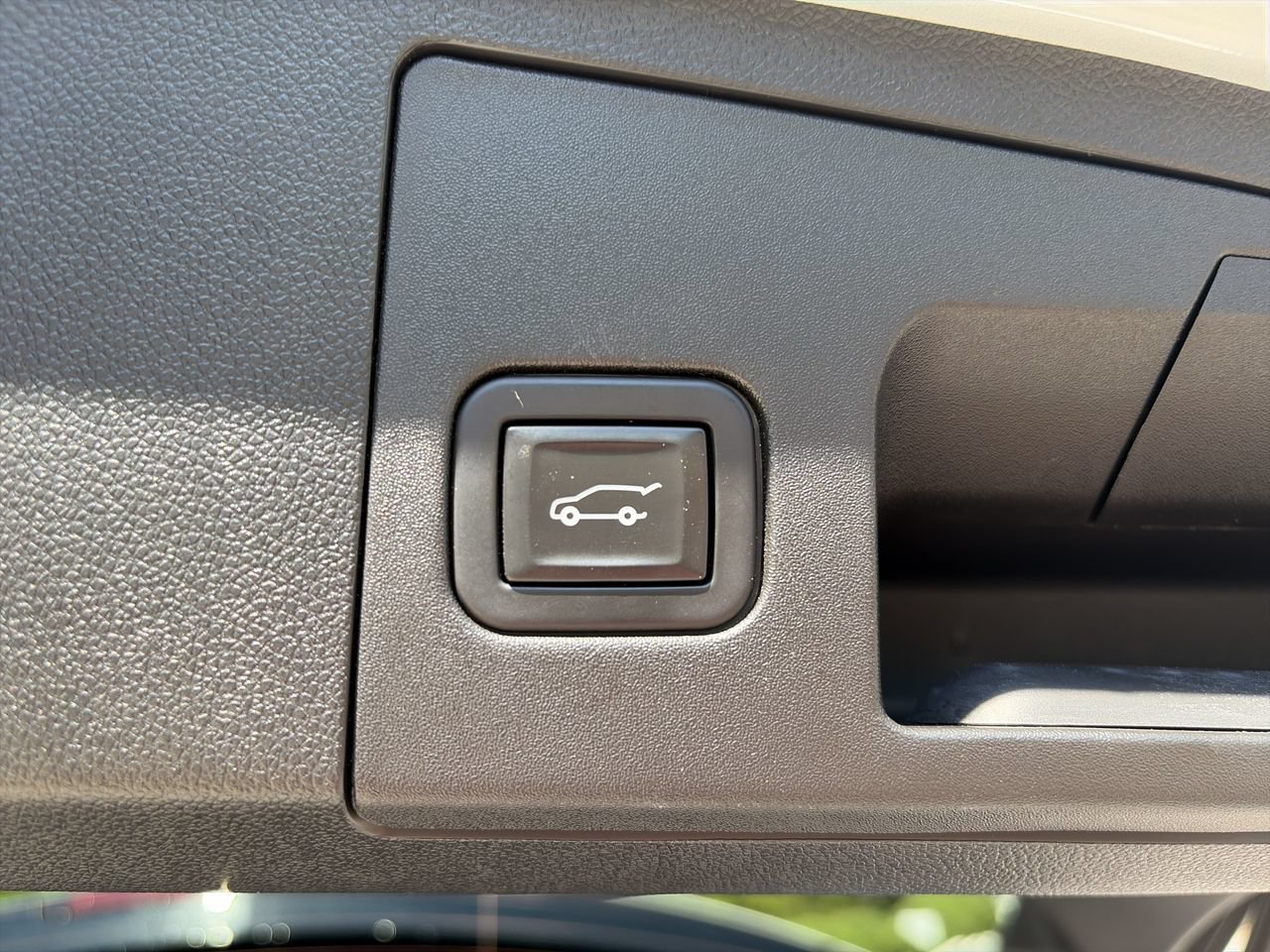 Used 2021 Cadillac XT4 Premium Luxury FWD image 34