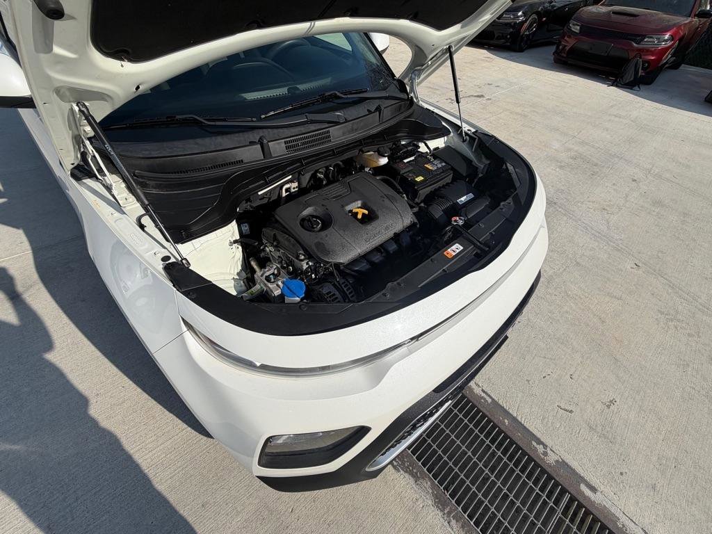 Used 2022 Kia Soul LX w/ Technology Package FWD image 4