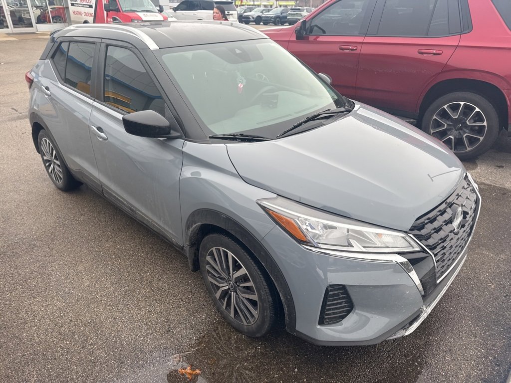 Used 2022 Nissan Kicks SV image 2