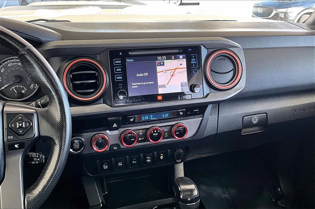 Used 2017 Toyota Tacoma TRD Sport image 10