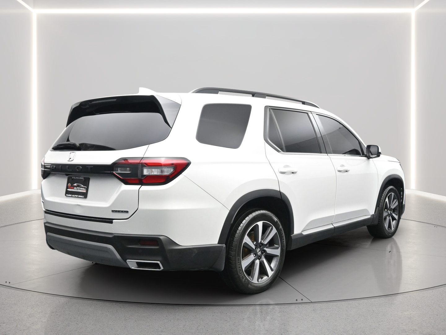 Used 2023 Honda Pilot Touring image 7