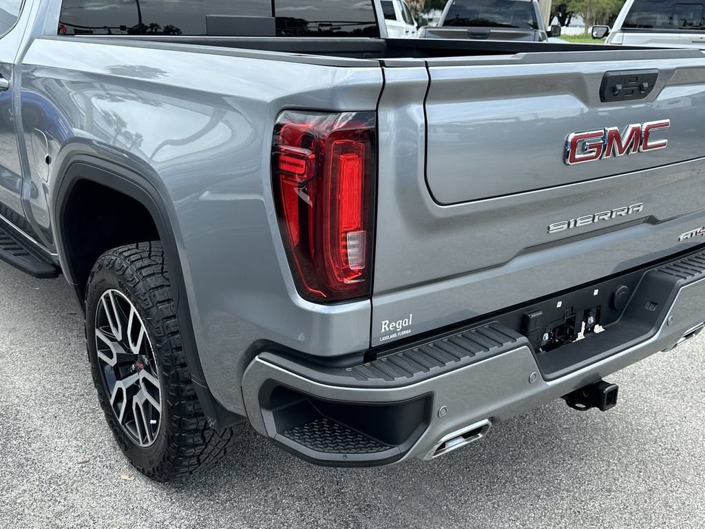 Used 2024 GMC Sierra 1500 AT4 w/ Technology Package AWD/4WD image 10