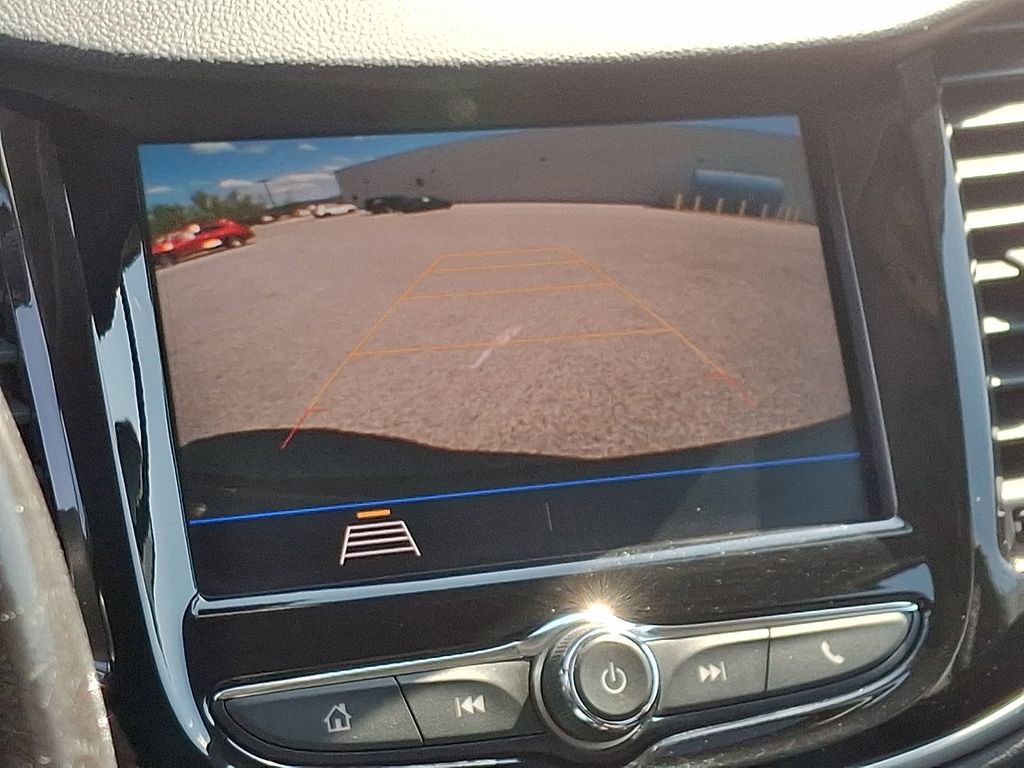 Used 2020 Chevrolet Trax LT w/ LT Convenience Package image 4