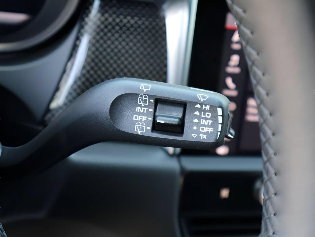 Certified 2025 Porsche Macan GTS AWD/4WD image 32