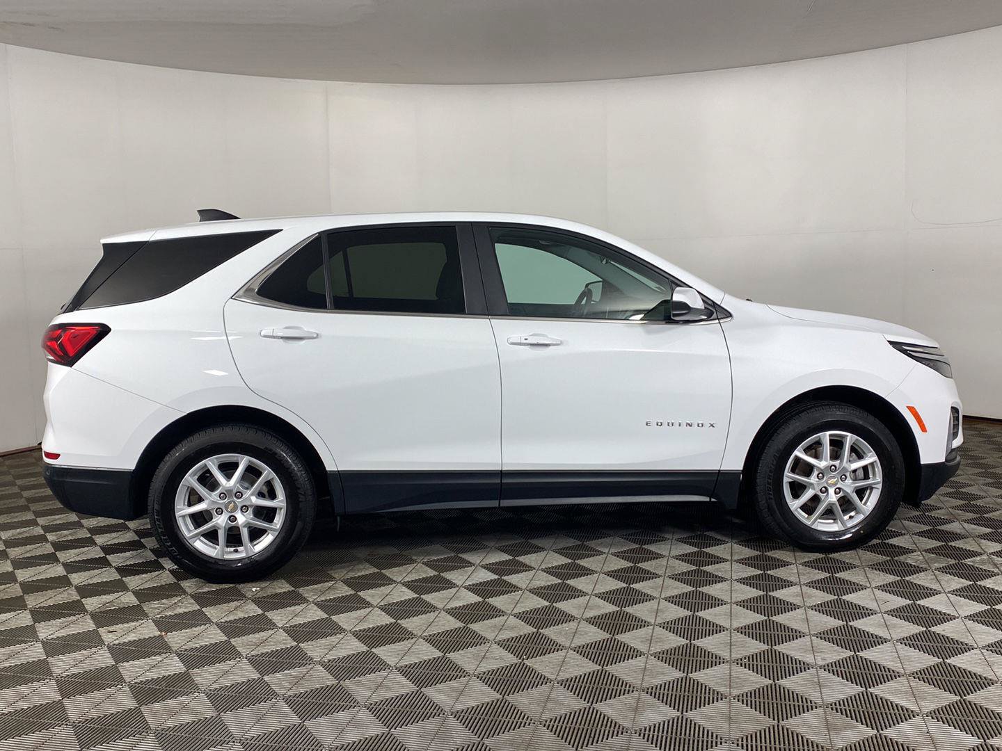 Used 2023 Chevrolet Equinox LT AWD/4WD image 25