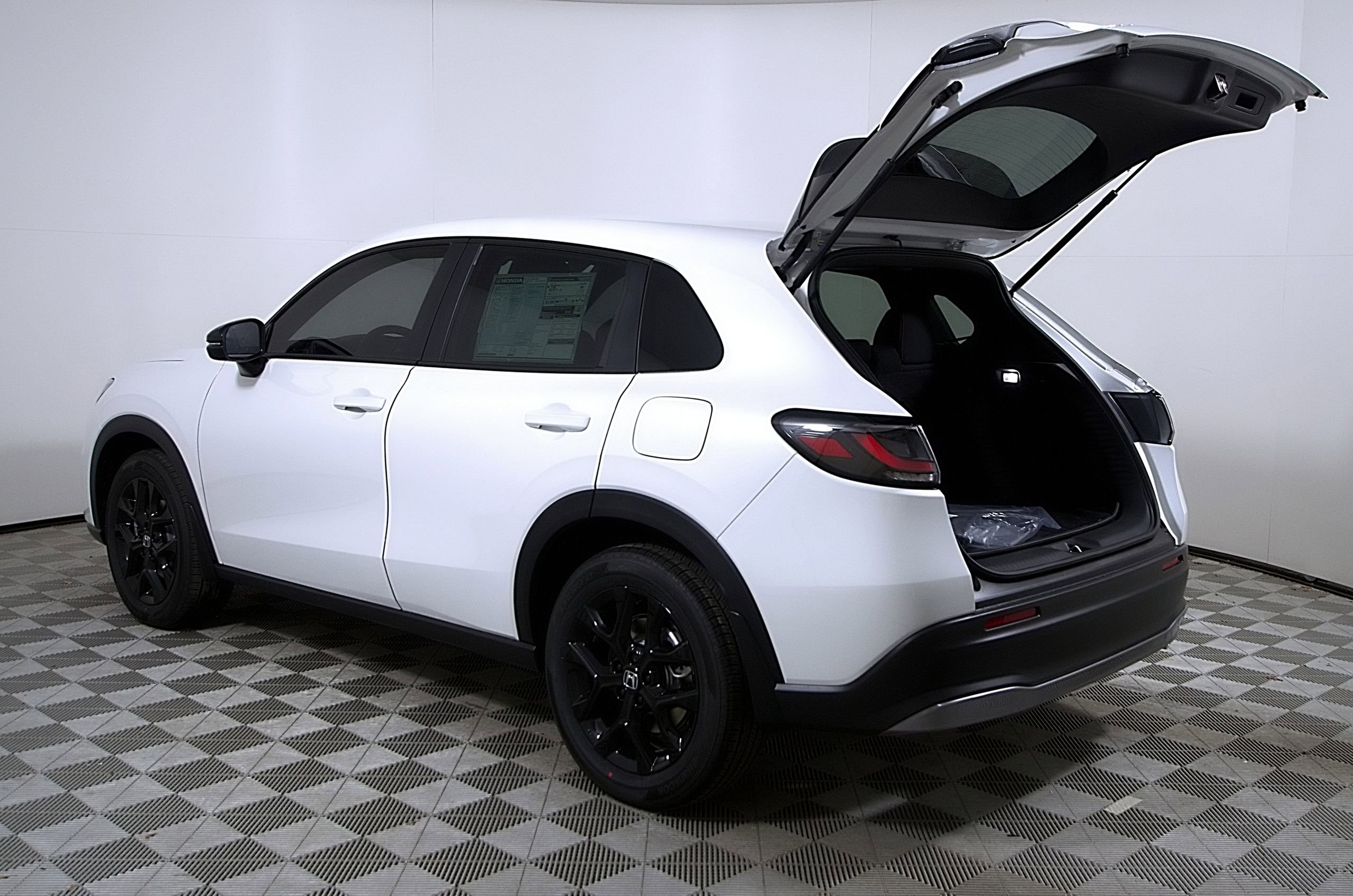 Used 2023 Honda HR-V Sport image 10