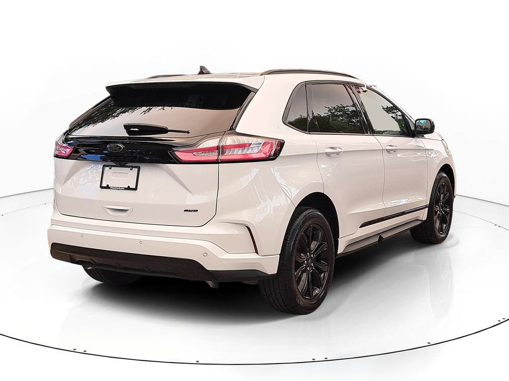 Certified 2024 Ford Edge SE w/ Black Appearance Package AWD/4WD image 3