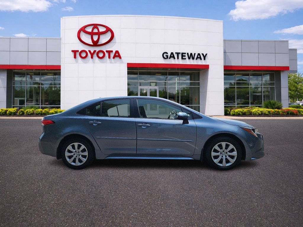 Used 2023 Toyota Corolla LE w/ Carpet Mat Package (TMS) FWD image 4
