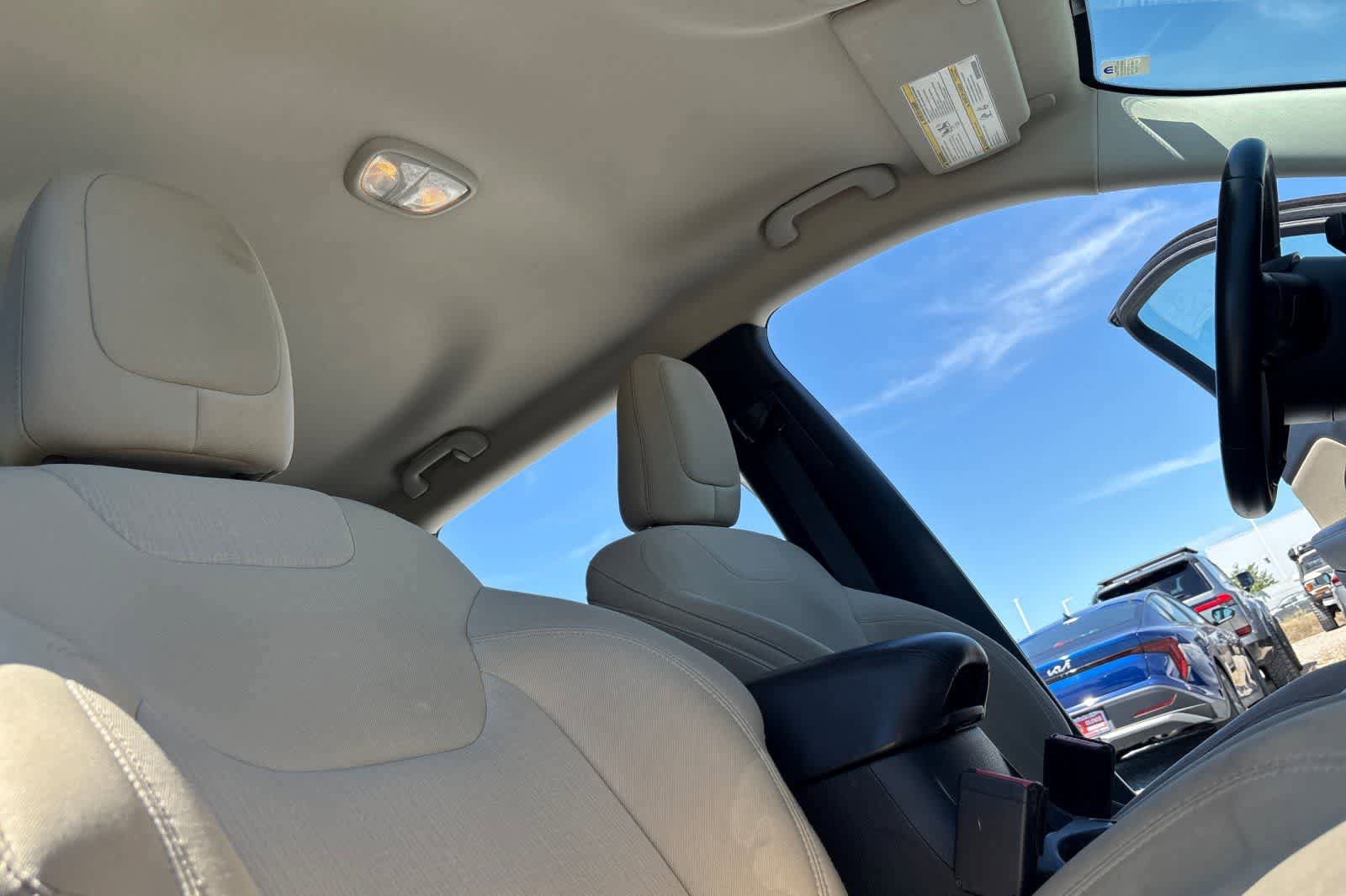 Used 2015 Jeep Cherokee Latitude AWD/4WD image 19