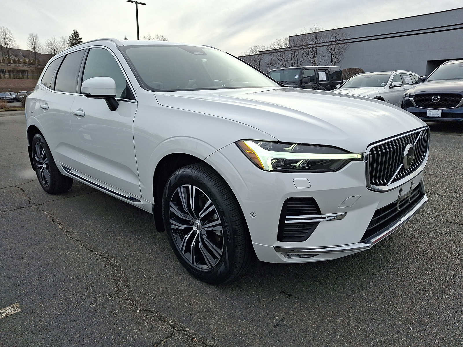 Used 2022 Volvo XC60 B5 Inscription image 3