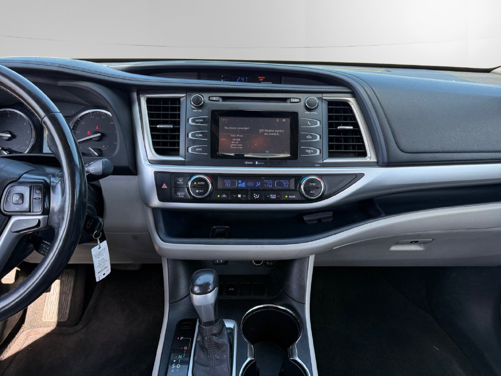 Used 2015 Toyota Highlander Plus FWD image 11