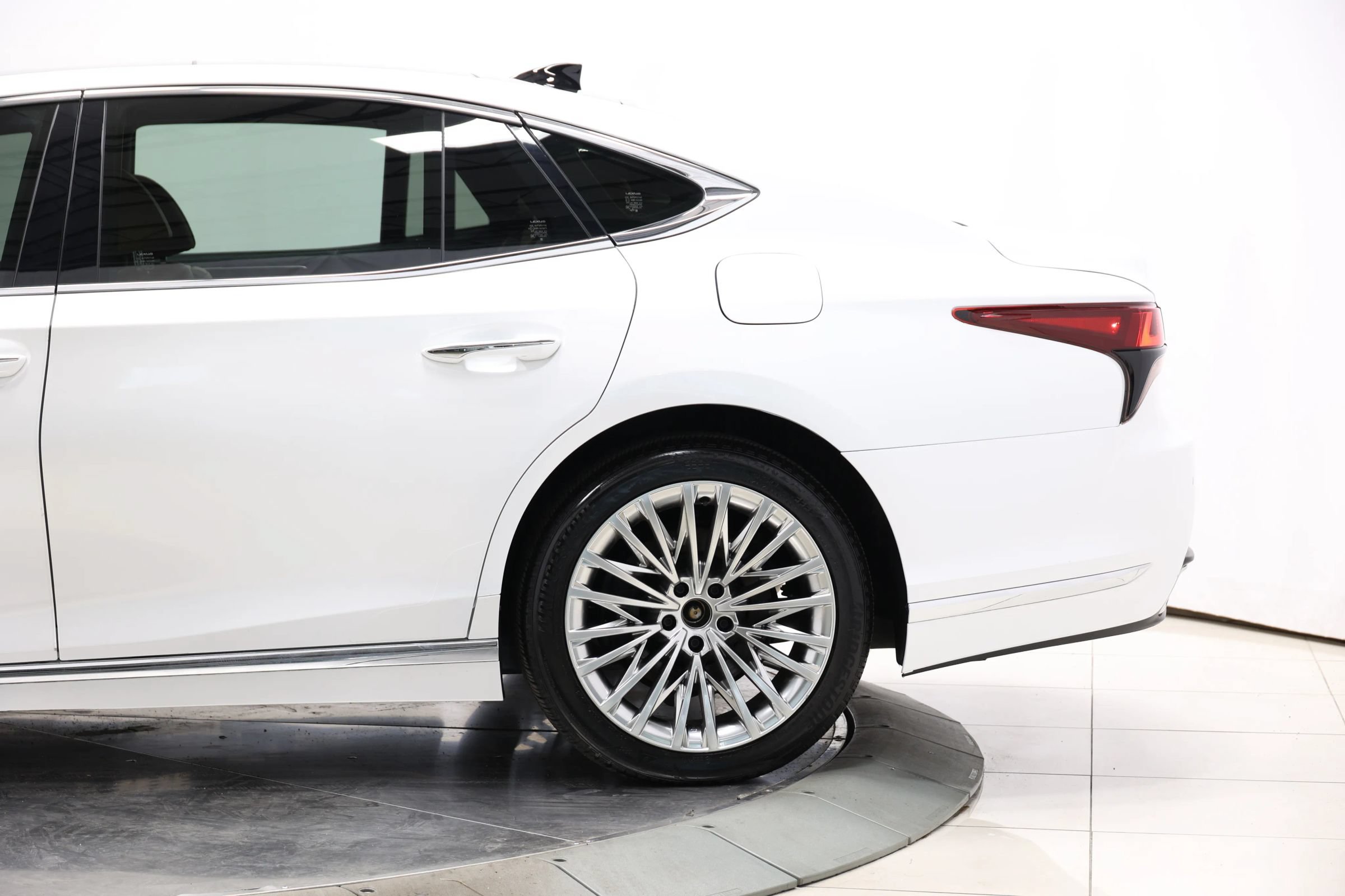 Used 2024 Lexus LS 500 w/ Interior Upgrade Package RWD image 8