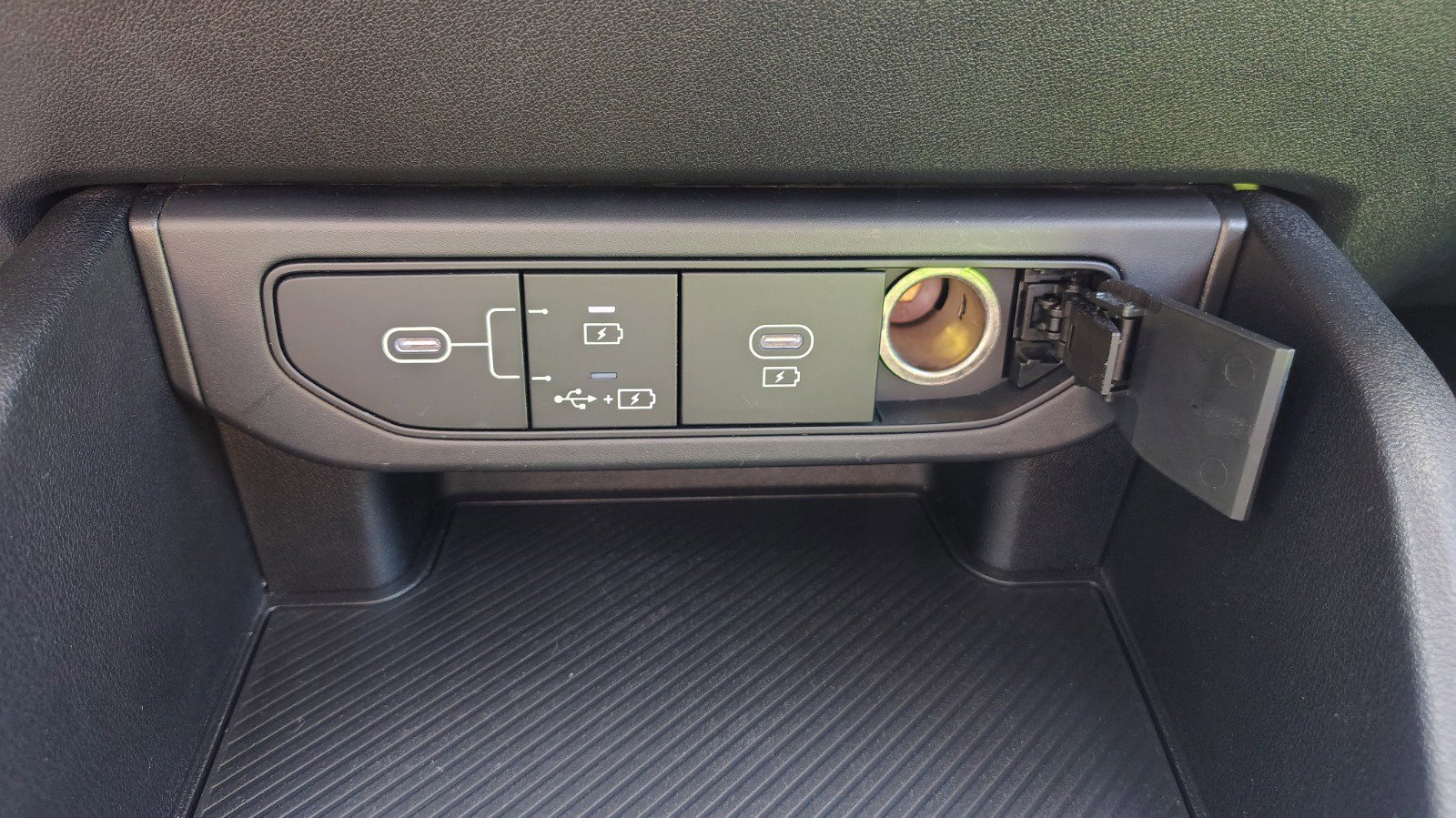 Used 2025 Kia K4 FWD image 23