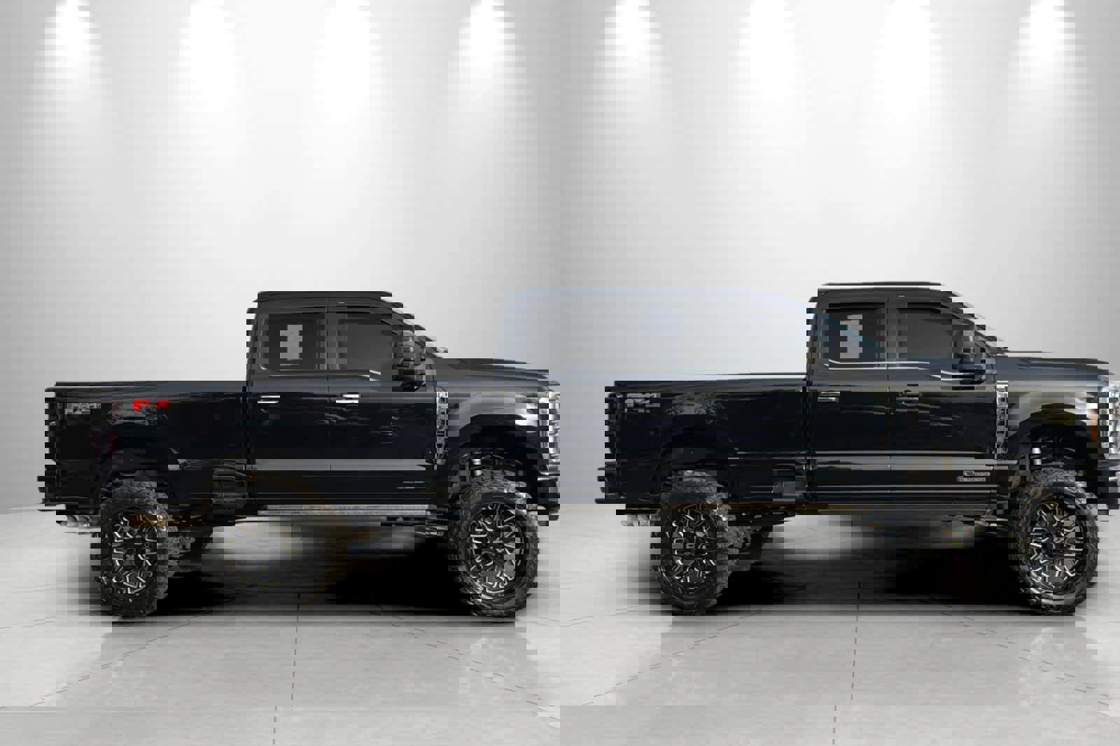 Used 2024 Ford F350 Platinum w/ FX4 Off-Road Package image 8