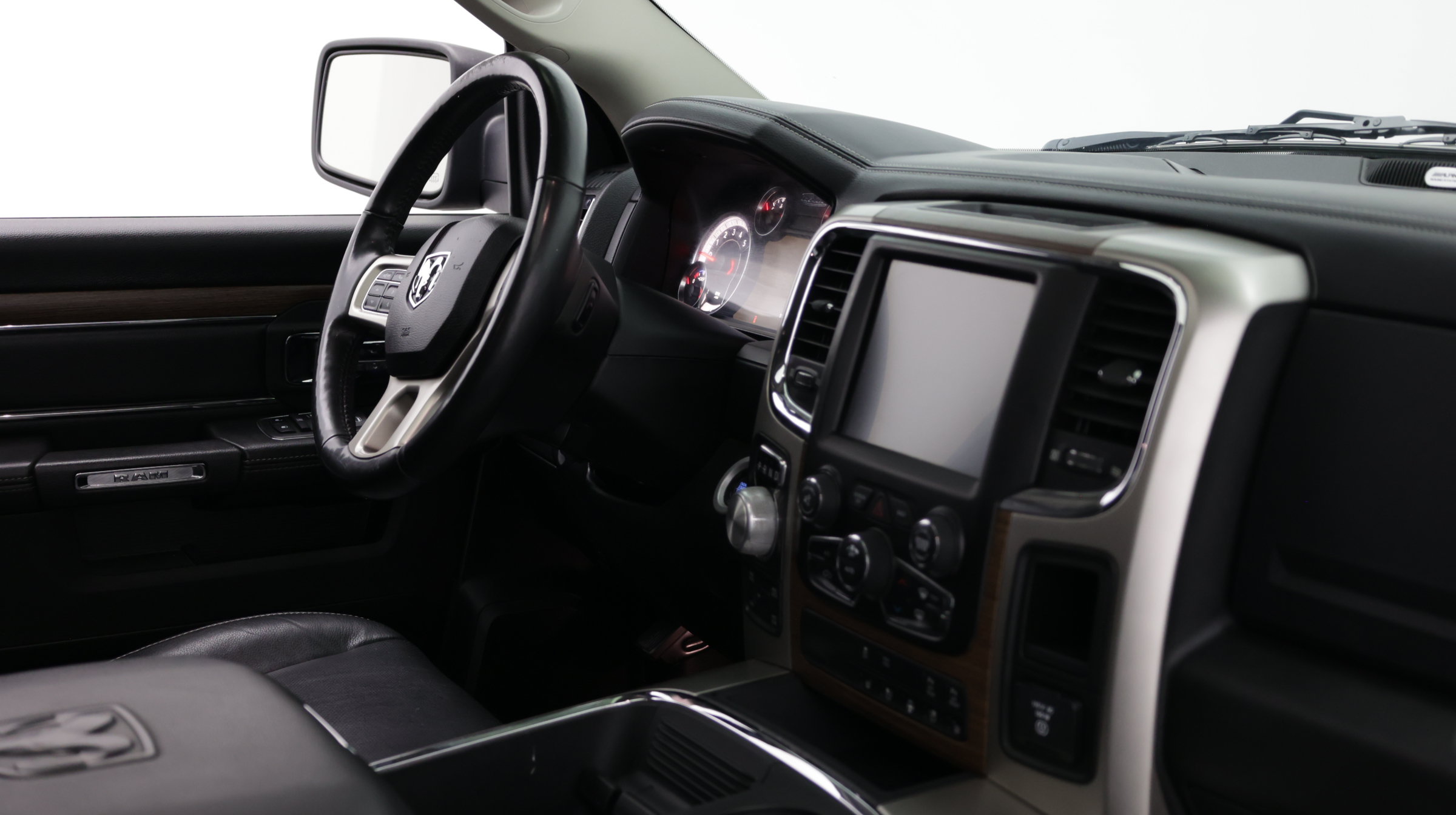 Used 2017 RAM 1500 Laramie w/ Convenience Group AWD/4WD image 45