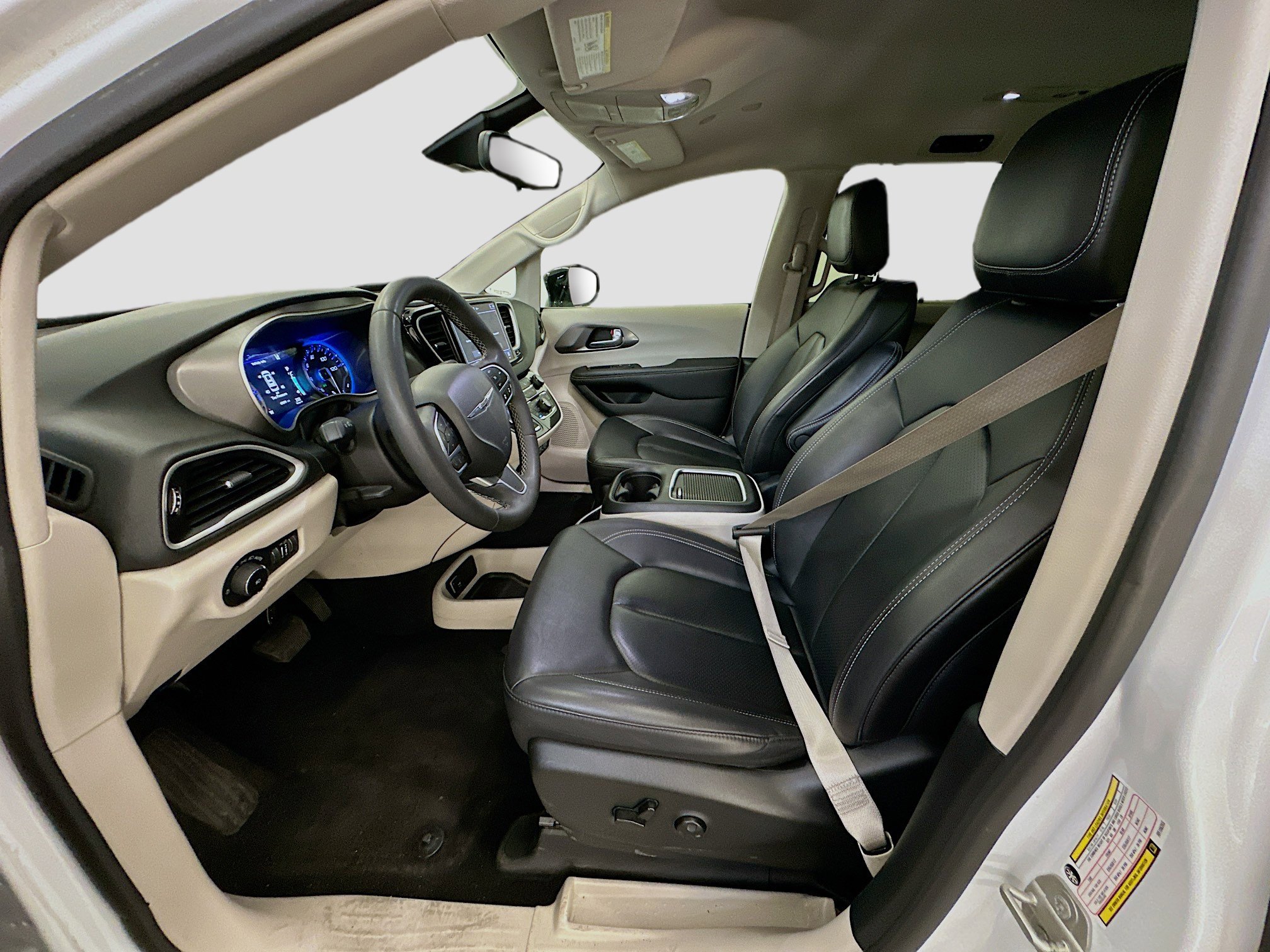 Used 2024 Chrysler Pacifica Touring-L image 13