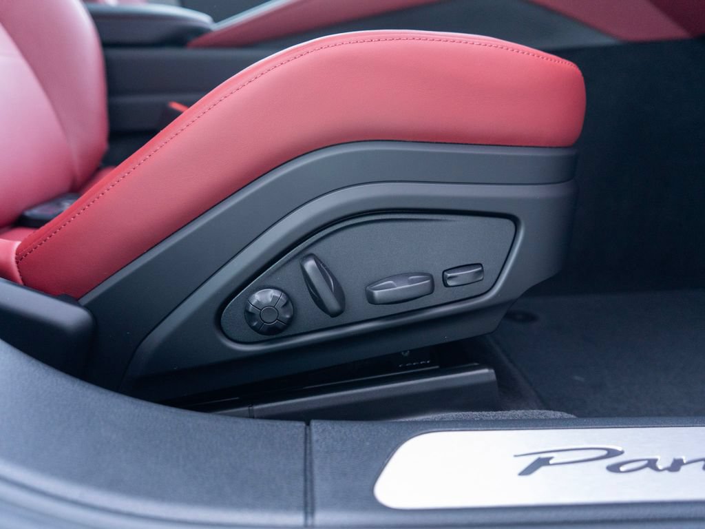Used 2026 Porsche Panamera 4 E-Hybrid AWD/4WD image 33