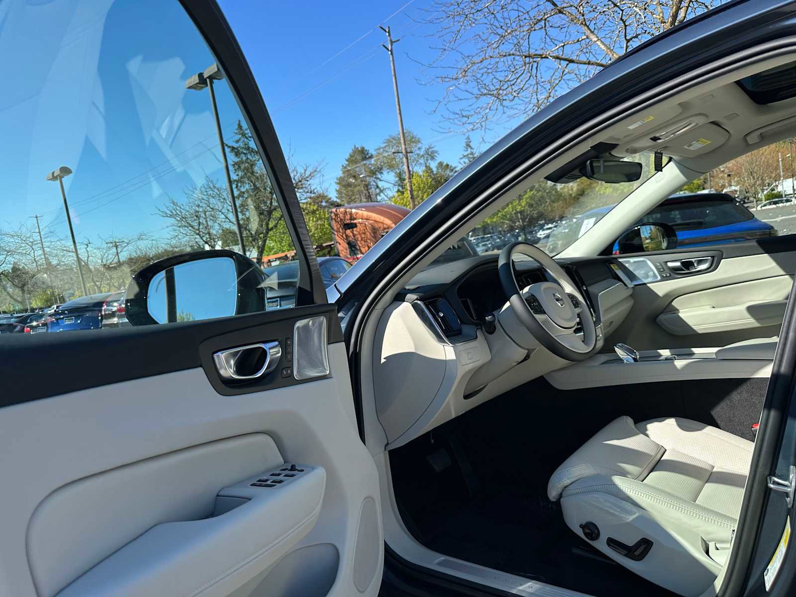 New 2025 Volvo XC60 B5 Ultra w/ Protection Package Premier image 20