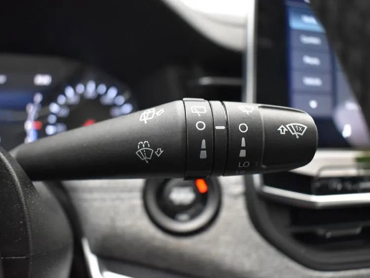 Used 2024 Jeep Compass Latitude image 25