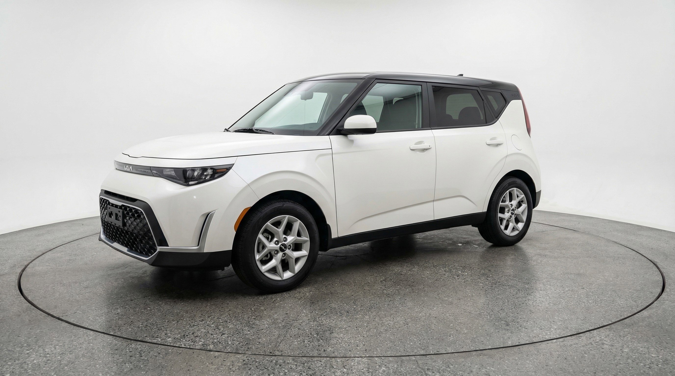 Used 2025 Kia Soul LX w/ LX Technology Package FWD image 3