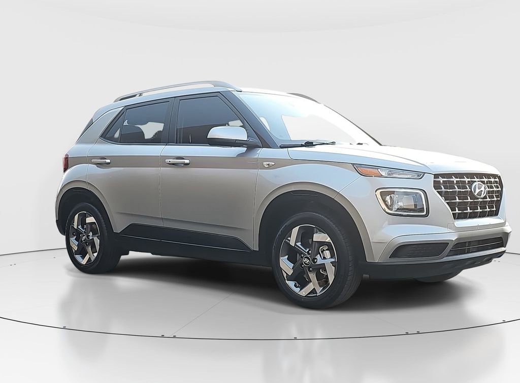 Used 2025 Hyundai Venue SEL image 3