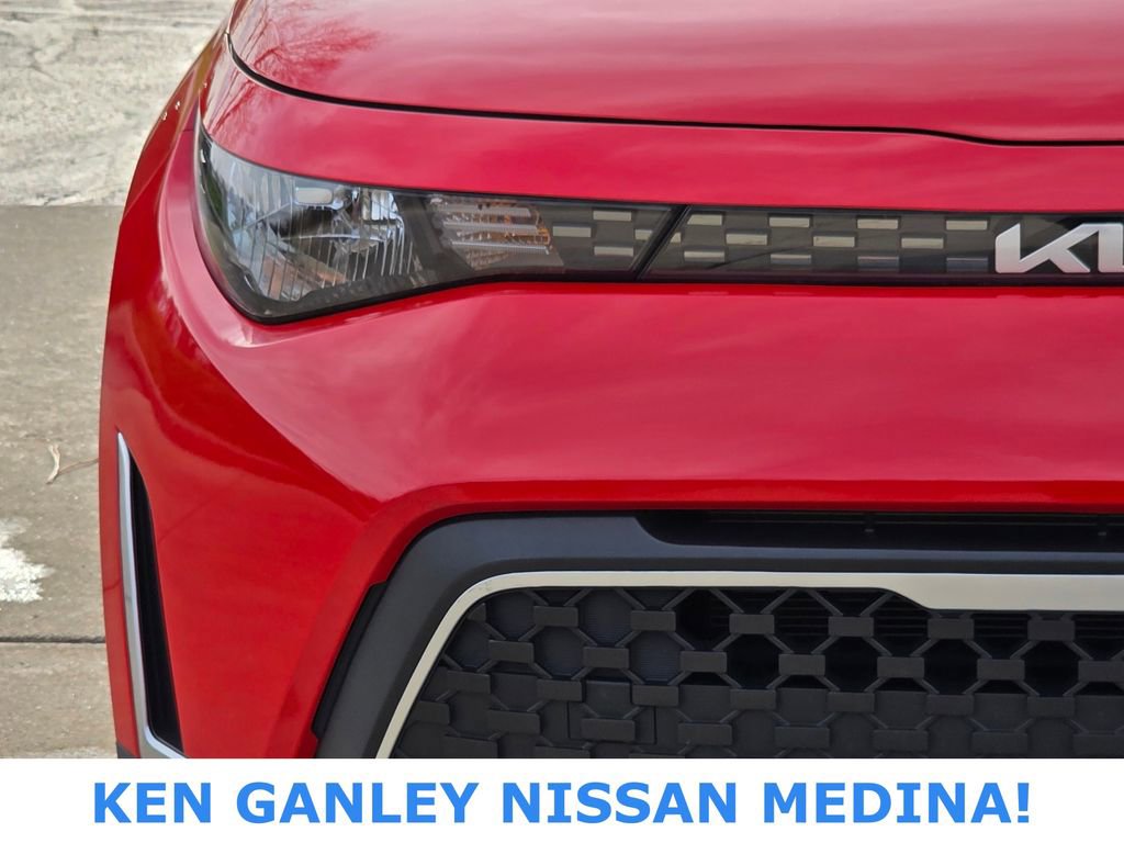 Used 2023 Kia Soul LX image 10