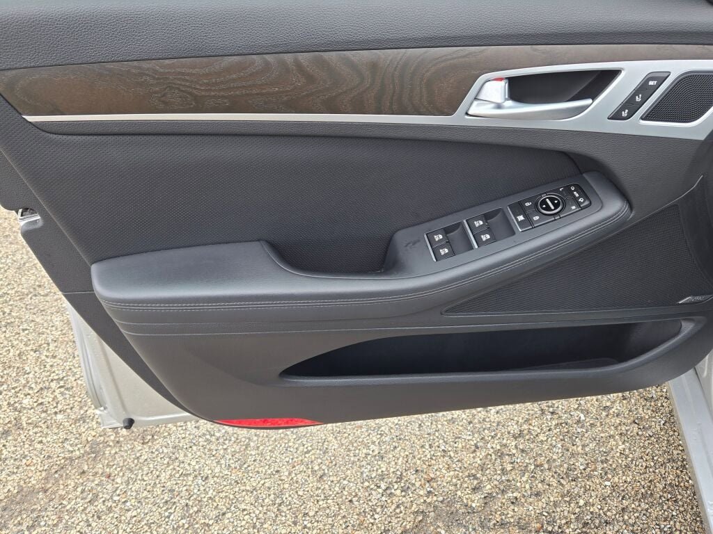 Used 2015 Hyundai Genesis 3.8 w/ Option Group 04 image 18