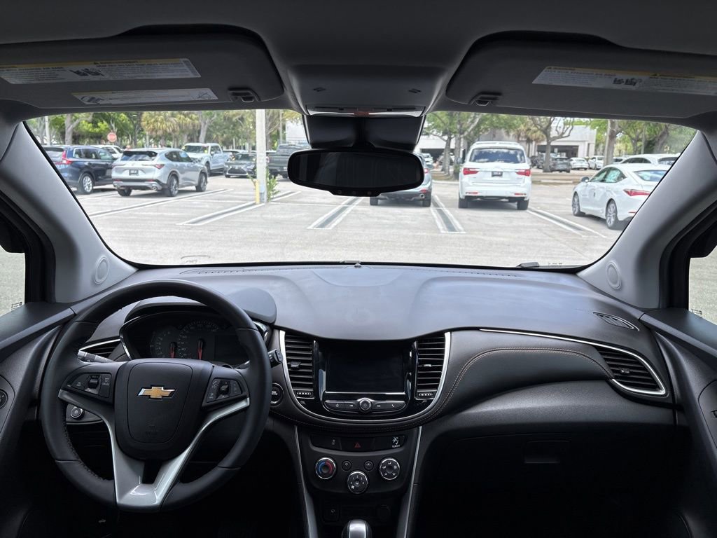 Used 2022 Chevrolet Trax LT w/ Midnight Edition image 19