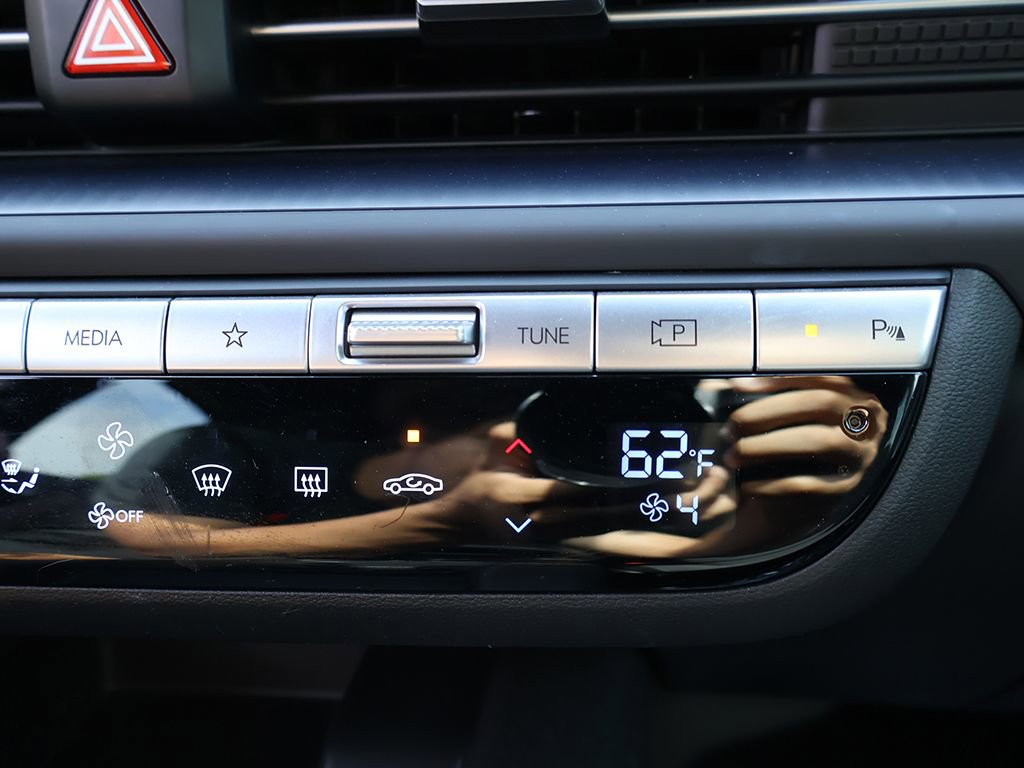 Used 2024 Hyundai Ioniq 6 SE RWD image 40