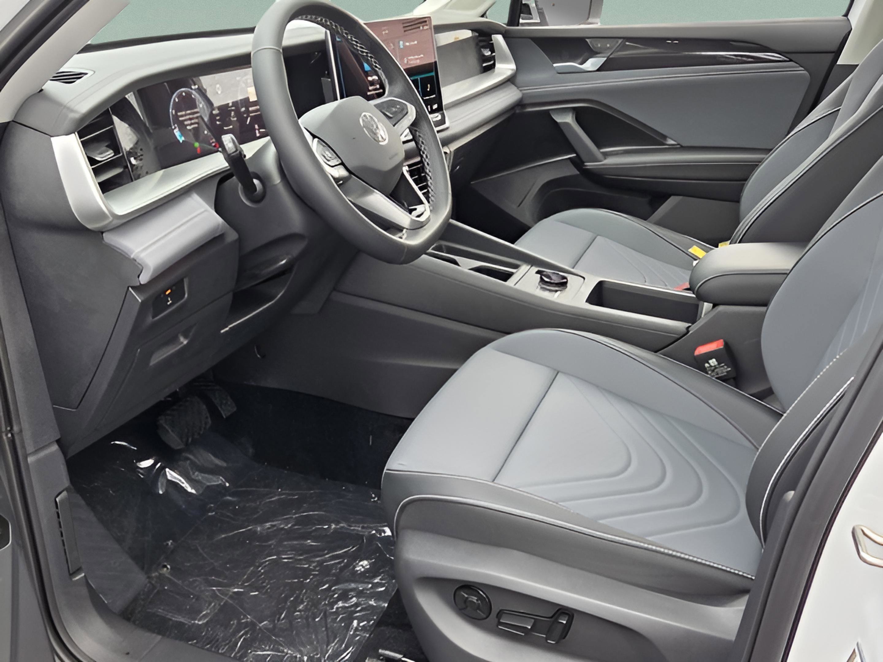 New 2026 Volkswagen Tiguan SE AWD/4WD image 11