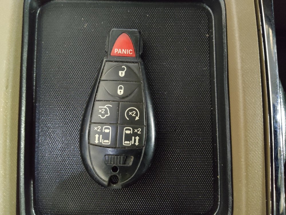 Used 2016 Chrysler Town & Country Touring w/ Driver Convenience Group image 32