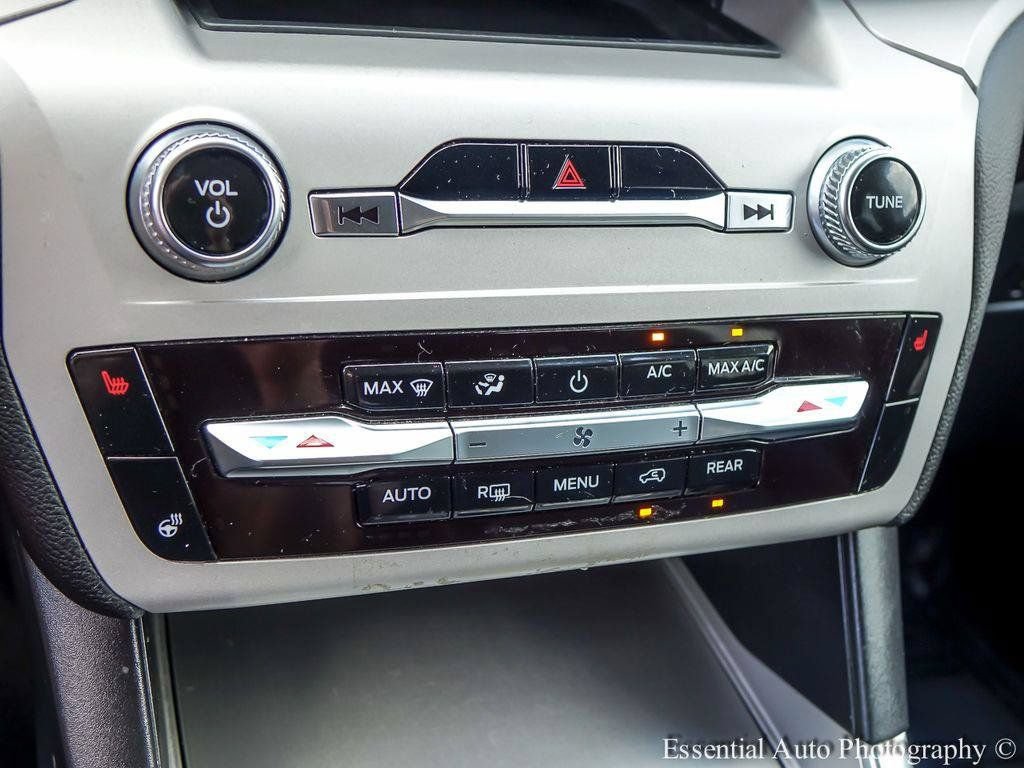 Used 2024 Ford Explorer XLT w/ Equipment Group 202A AWD/4WD image 19
