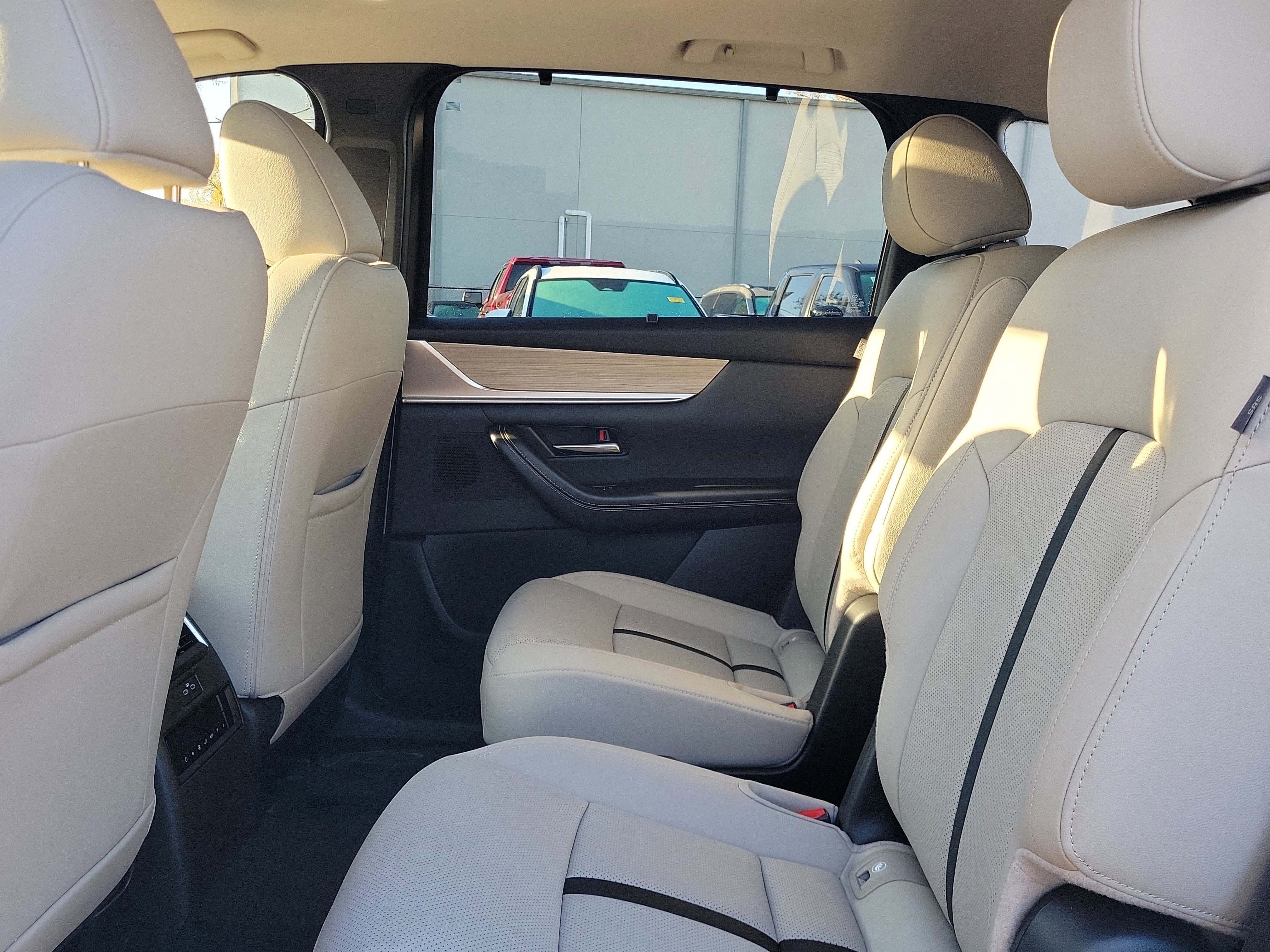 Used 2025 MAZDA CX-90 3.3 Turbo w/ Preferred Package image 14