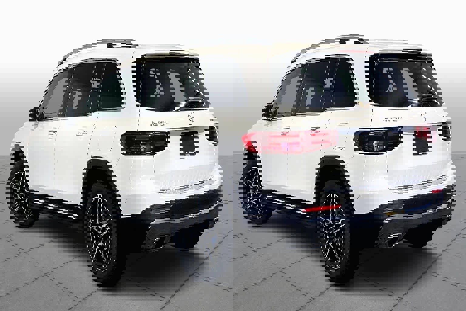 New 2026 Mercedes-Benz GLB 250 4MATIC image 3