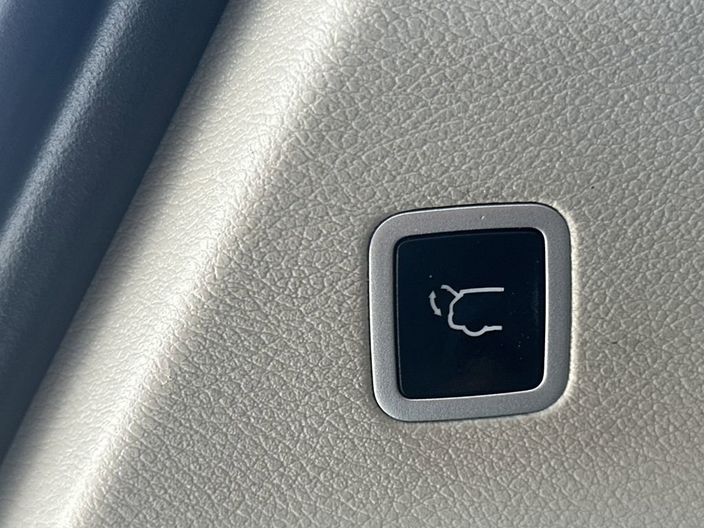 Used 2023 Chrysler Pacifica Touring-L FWD image 19