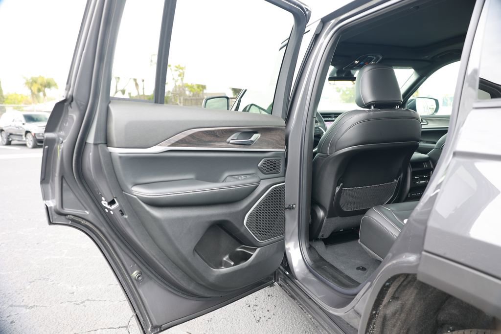 New 2026 Jeep Grand Cherokee Limited w/ MOPAR Finishing Package image 32