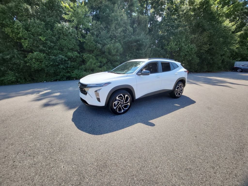 Certified 2025 Chevrolet Trax RS w/ Sunroof Package