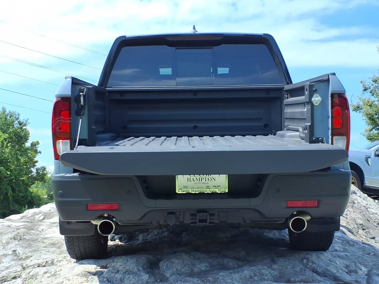 Used 2024 Honda Ridgeline Black Edition image 11