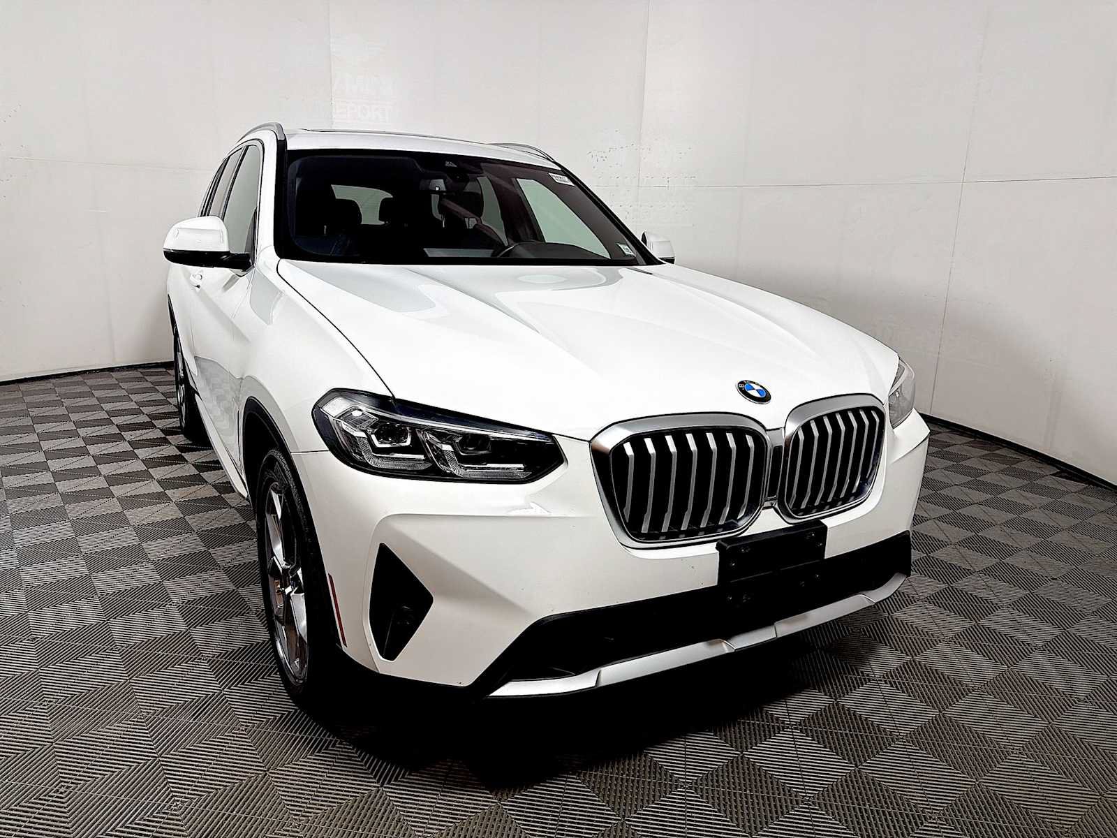 Used 2024 BMW X3 xDrive30i w/ Convenience Package AWD/4WD image 2