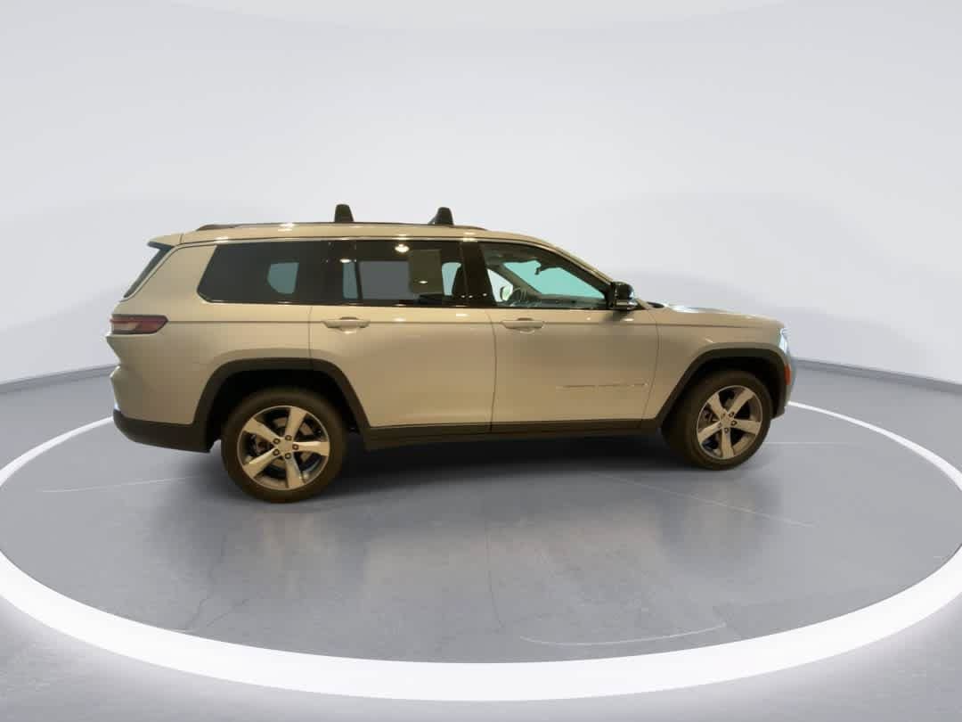 Used 2022 Jeep Grand Cherokee L Limited AWD/4WD image 9